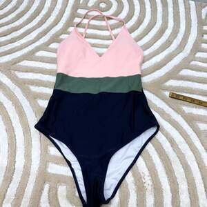 M Cupshe Color Block V Neck One-Piece Swimsuit